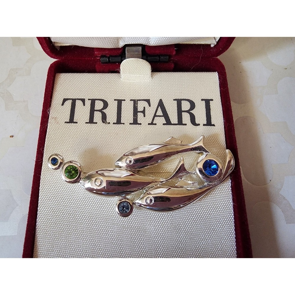 NIB Vintage Trifari Brooch Fish Green & Blue Rhinestones Silver Tone Pin Coastal - Picture 2 of 7